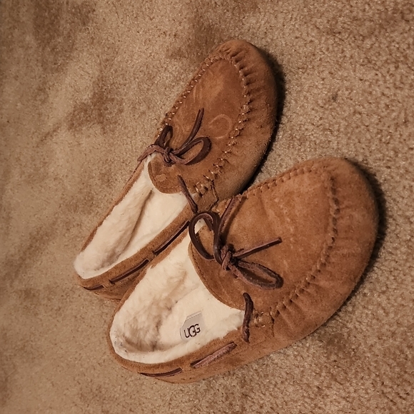 UGG Shoes - UGG Chestnut Dakota Slippers